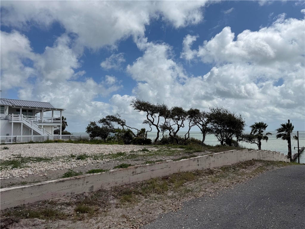 102 Bay Road Rockport TX 78382