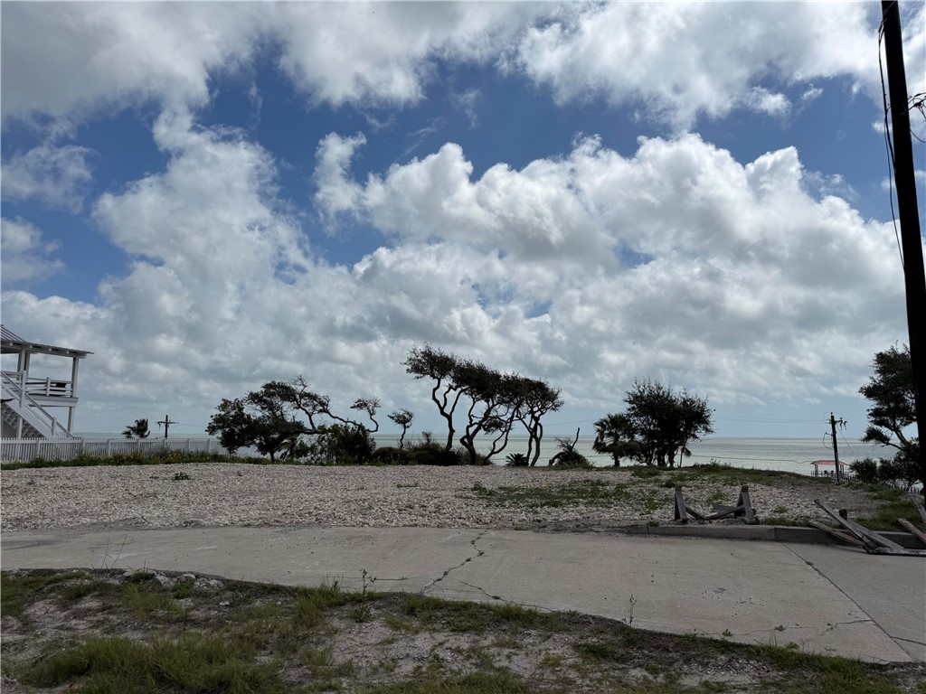 102 Bay Road Rockport TX 78382