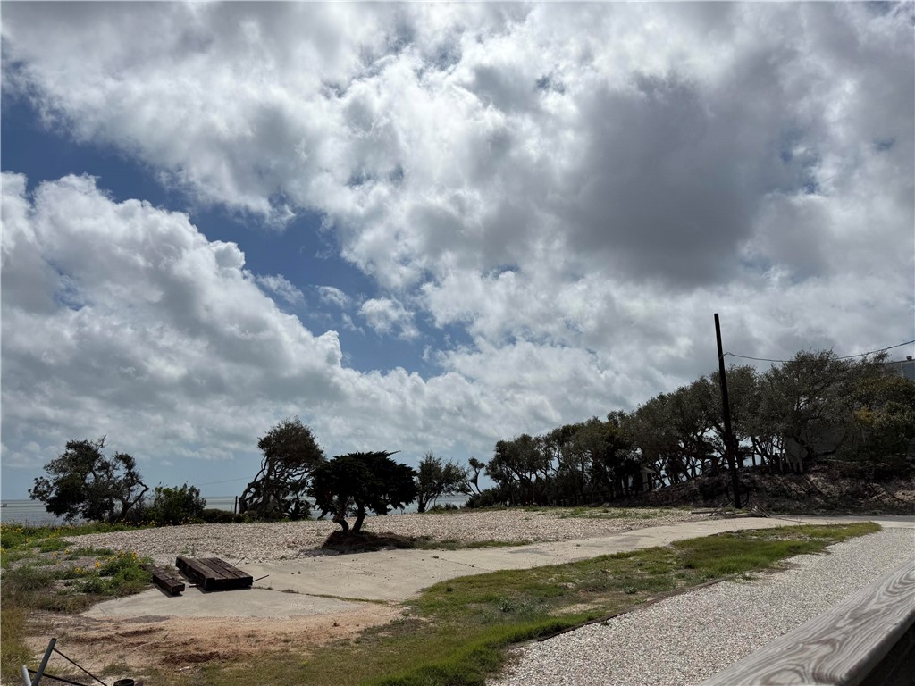 102 Bay Road Rockport TX 78382