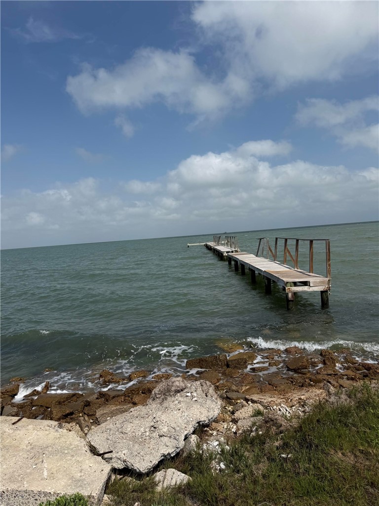 102 Bay Road Rockport TX 78382