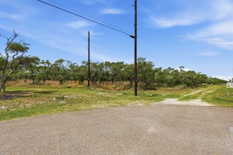 61 W Wildwood Drive Rockport TX 78382