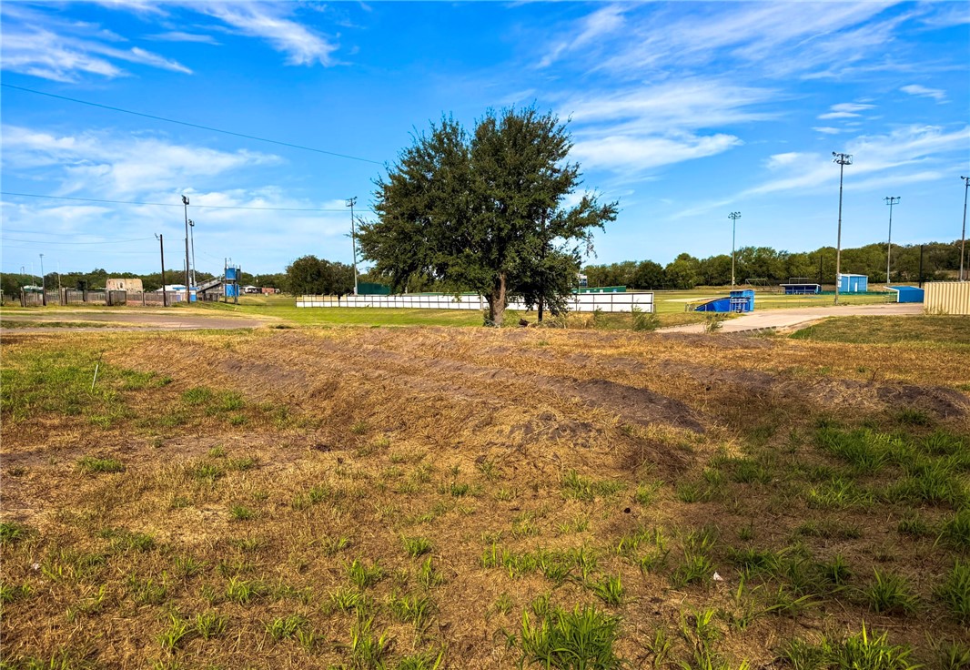 806 Pecos Street George West TX 78022