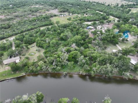 341 Mission River Oaks Woodsboro TX 78393