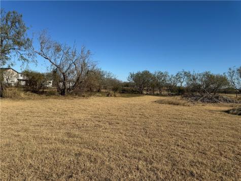 6323 County Road 1612 Portland TX 78374