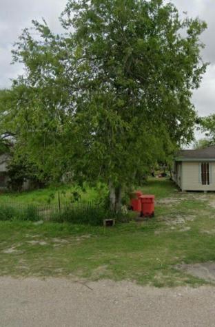 537 W Avenue D Robstown TX 78380