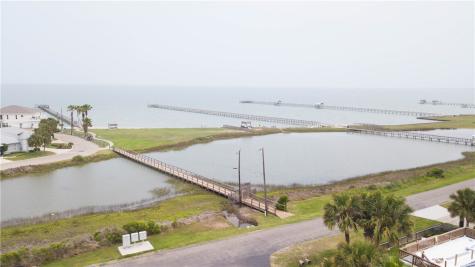 26 Bahama Street N Rockport TX 78382