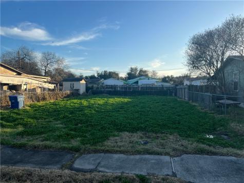 2245 Nogales Street Corpus Christi TX 78416