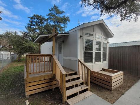 512 N Doughty Street Rockport TX 78382