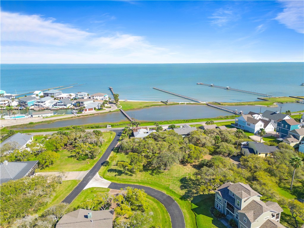 12 Bahama St N Rockport TX 78382