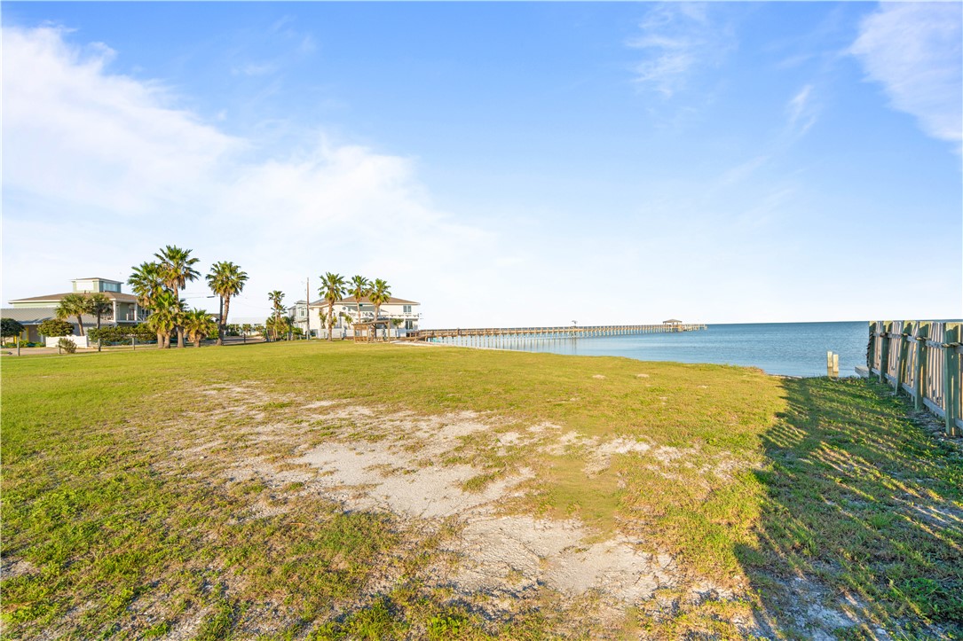12 Bahama St N Rockport TX 78382