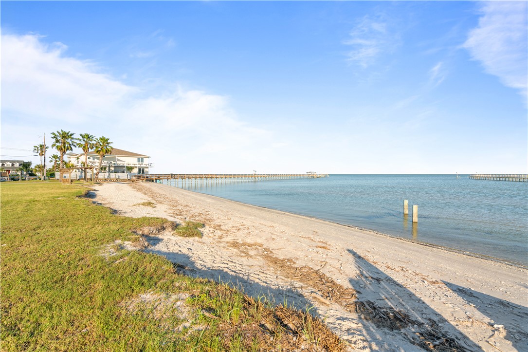 12 Bahama St N Rockport TX 78382
