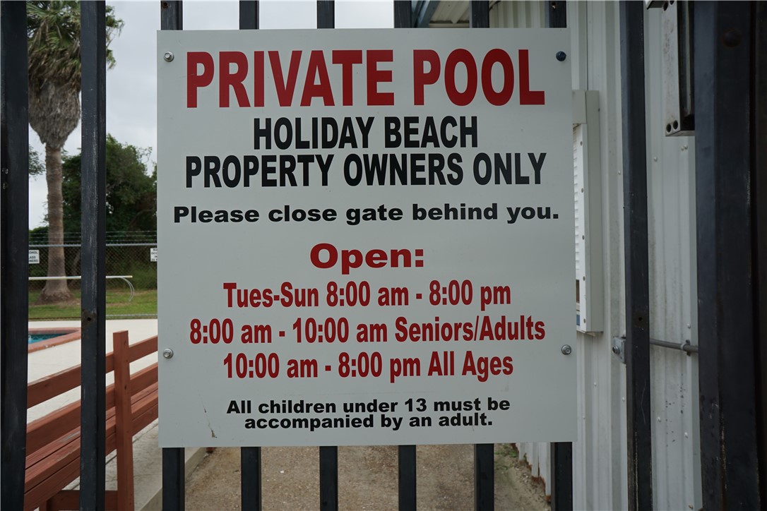 148 W Glen Oak Lane Rockport TX 78382