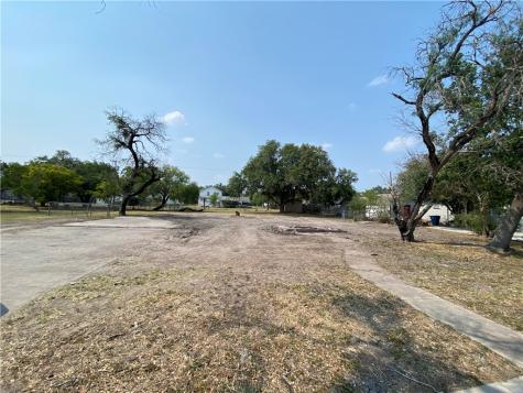 1019 E Sinton Street Sinton TX 78387