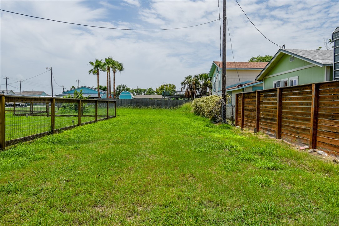 719 E Hackberry Street Rockport TX 78382