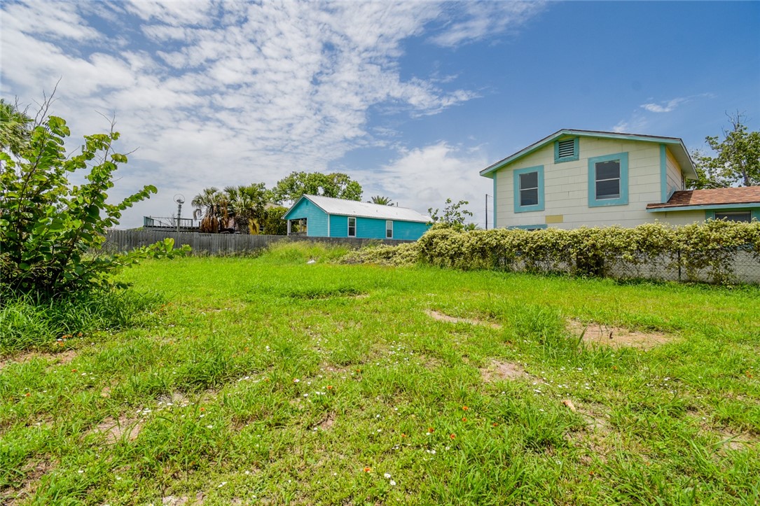 719 E Hackberry Street Rockport TX 78382