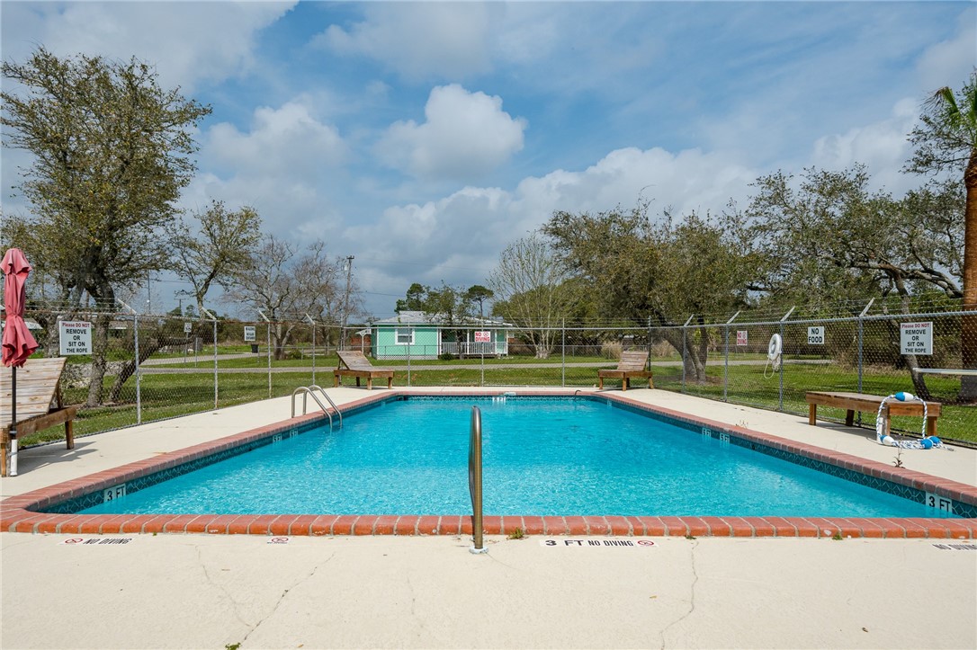 214 W Rustic Oak Lane Rockport TX 78382