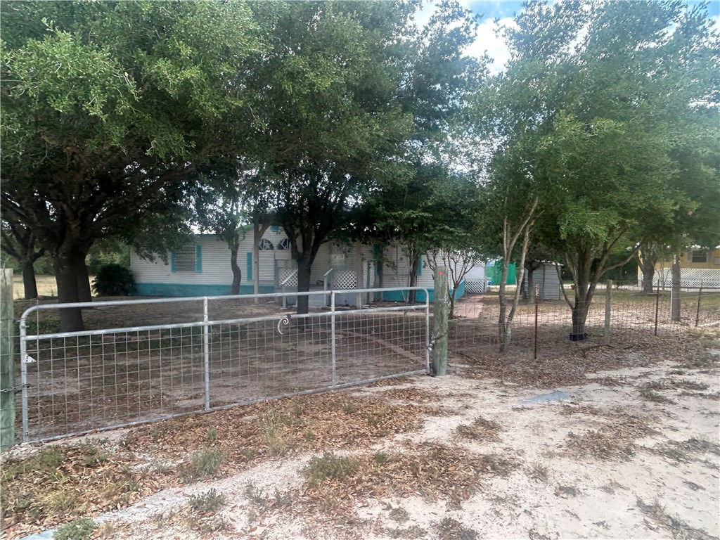 112 County Road 314 Orange Grove TX 78372
