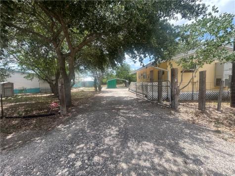 112 County Road 314 Orange Grove TX 78372