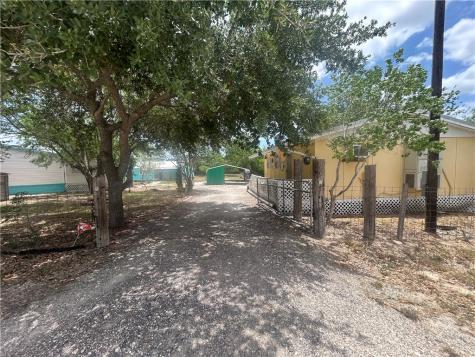 112 County Road 314 Orange Grove TX 78372