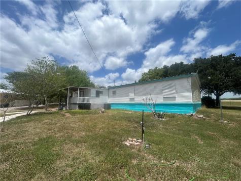 112 County Road 314 Orange Grove TX 78372