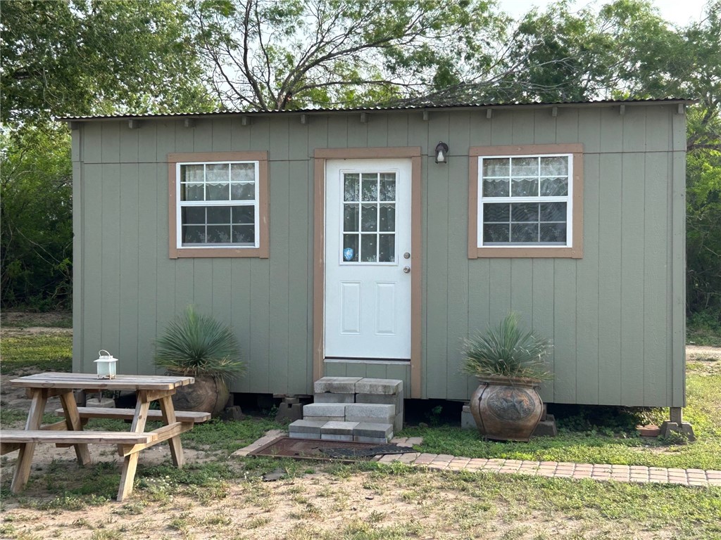 1616 Middle Road George West TX 78022