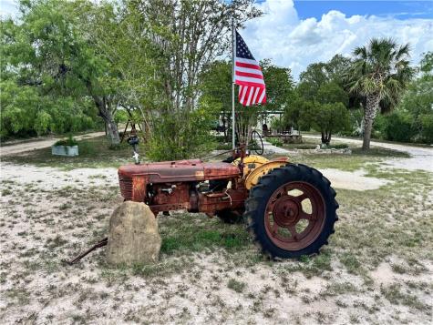 1616 Middle Road George West TX 78022