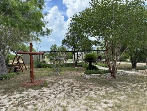 1616 Middle Road George West TX 78022