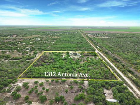1312 Antonia Street Sinton TX 78387