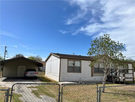 215 Elsie Avenue Agua Dulce TX 78330