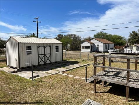 215 Elsie Avenue Agua Dulce TX 78330