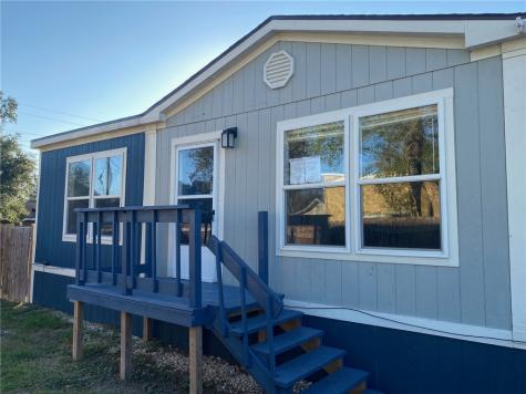 806 Wood Avenue Woodsboro TX 78393