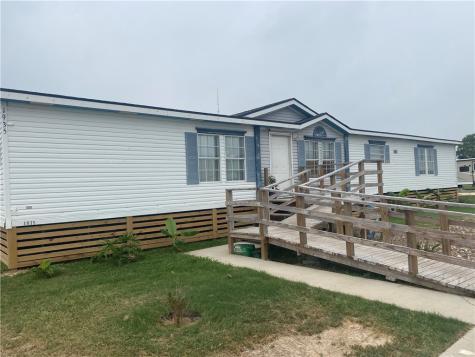 1935 S Doughty Street Rockport TX 78382