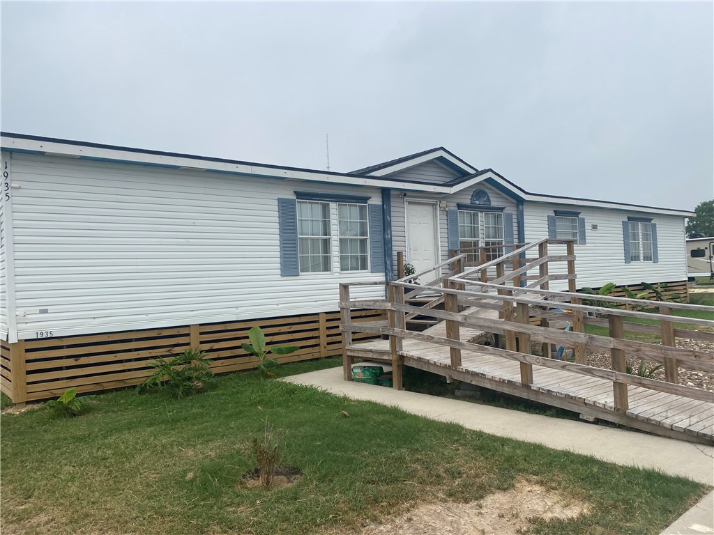 1935 S Doughty Street Rockport TX 78382