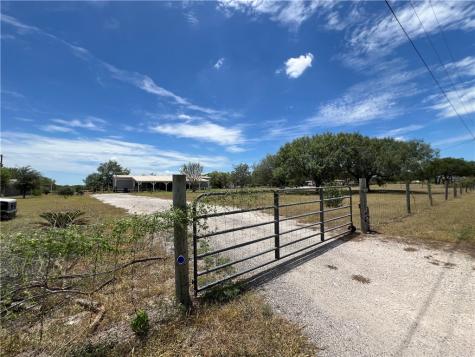 186 County Road 161 Alice TX 78332
