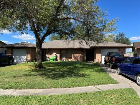 110/112 Briarwood Drive Kingsville TX 78363
