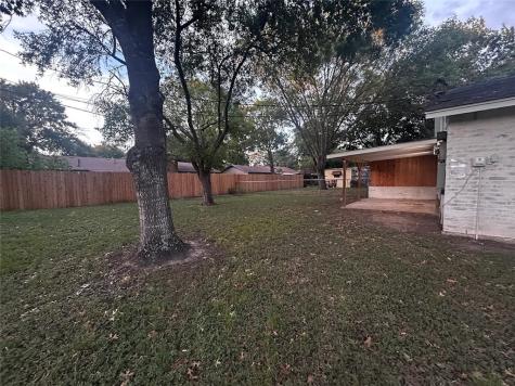 805 Center Street A & B Lockhart TX 78644