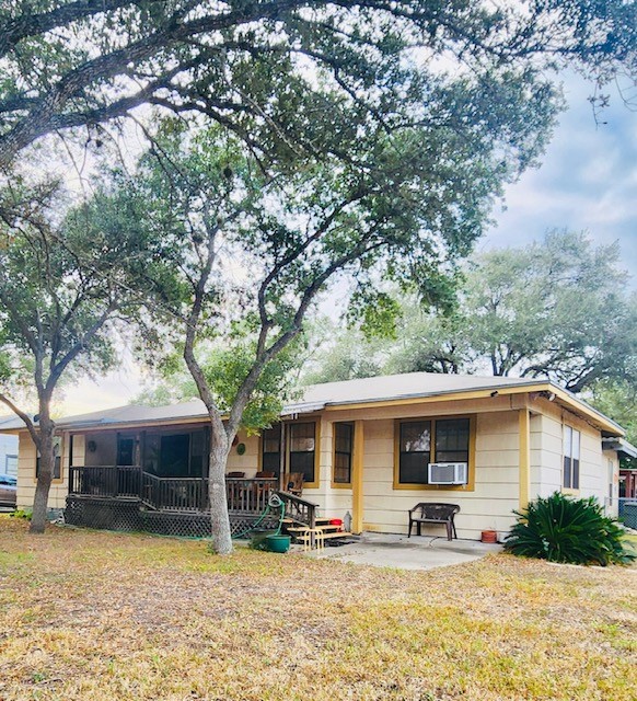 327 Field Avenue Taft TX 78390