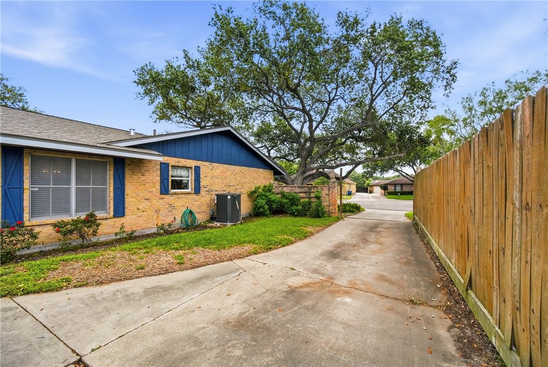 6417 Long Circle Corpus Christi TX 78413