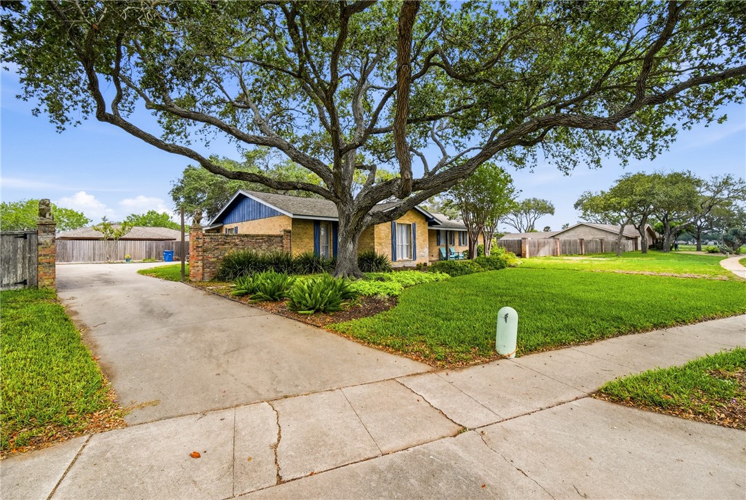 6417 Long Circle Corpus Christi TX 78413