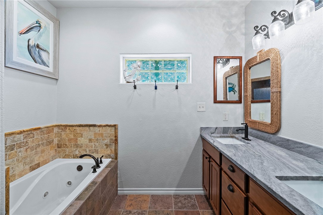 1528 S Magnolia Street Rockport TX 78382