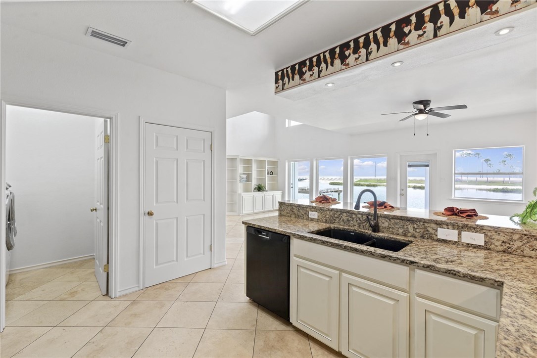 13704 Suntan Avenue Corpus Christi TX 78418