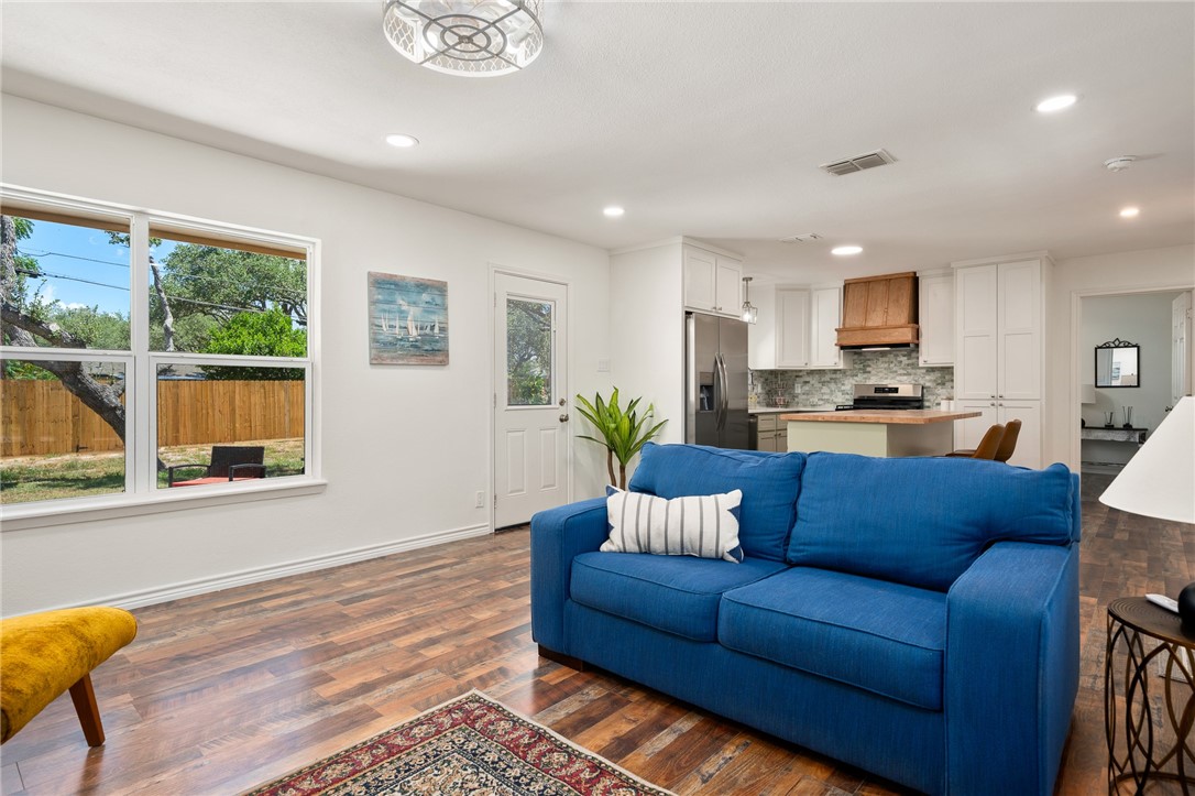1906 Cochran Rockport TX 78382