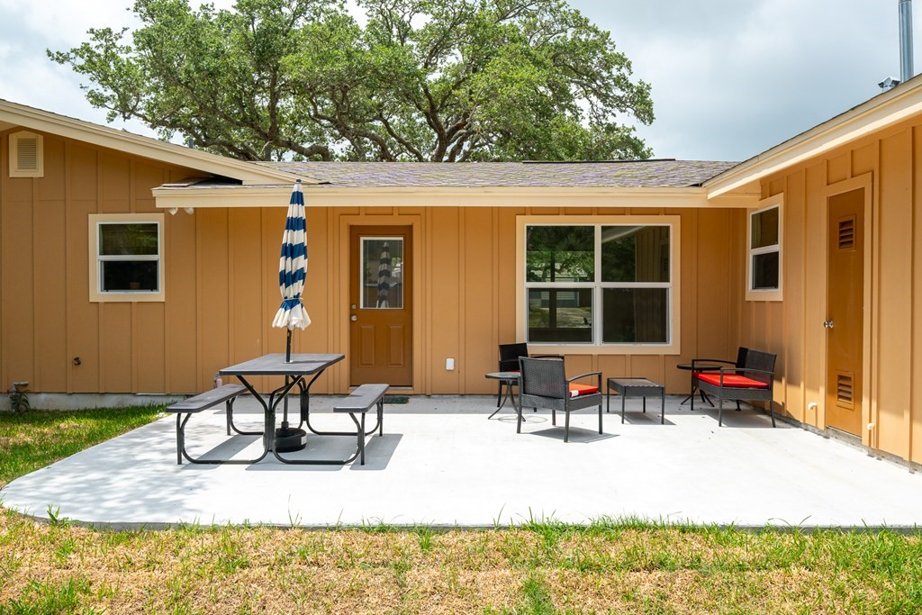 1906 Cochran Rockport TX 78382
