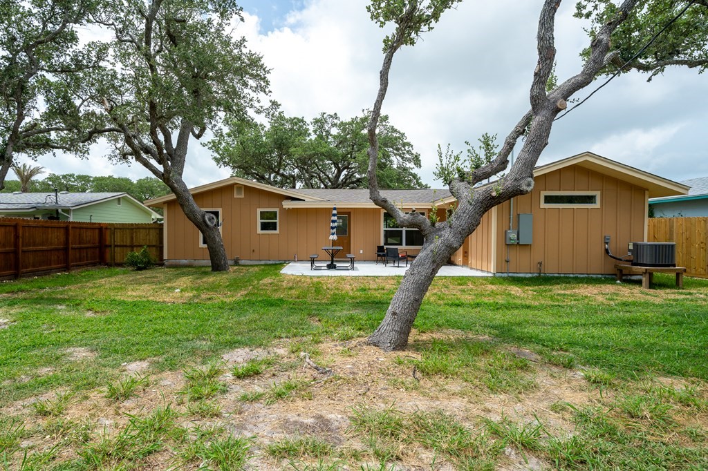 1906 Cochran Rockport TX 78382