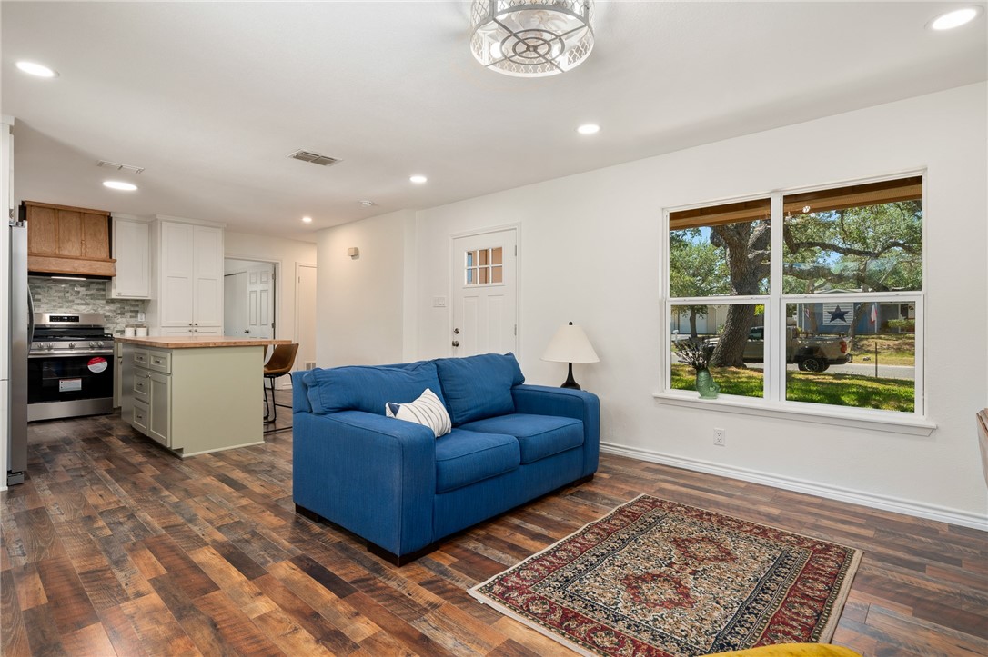 1906 Cochran Rockport TX 78382