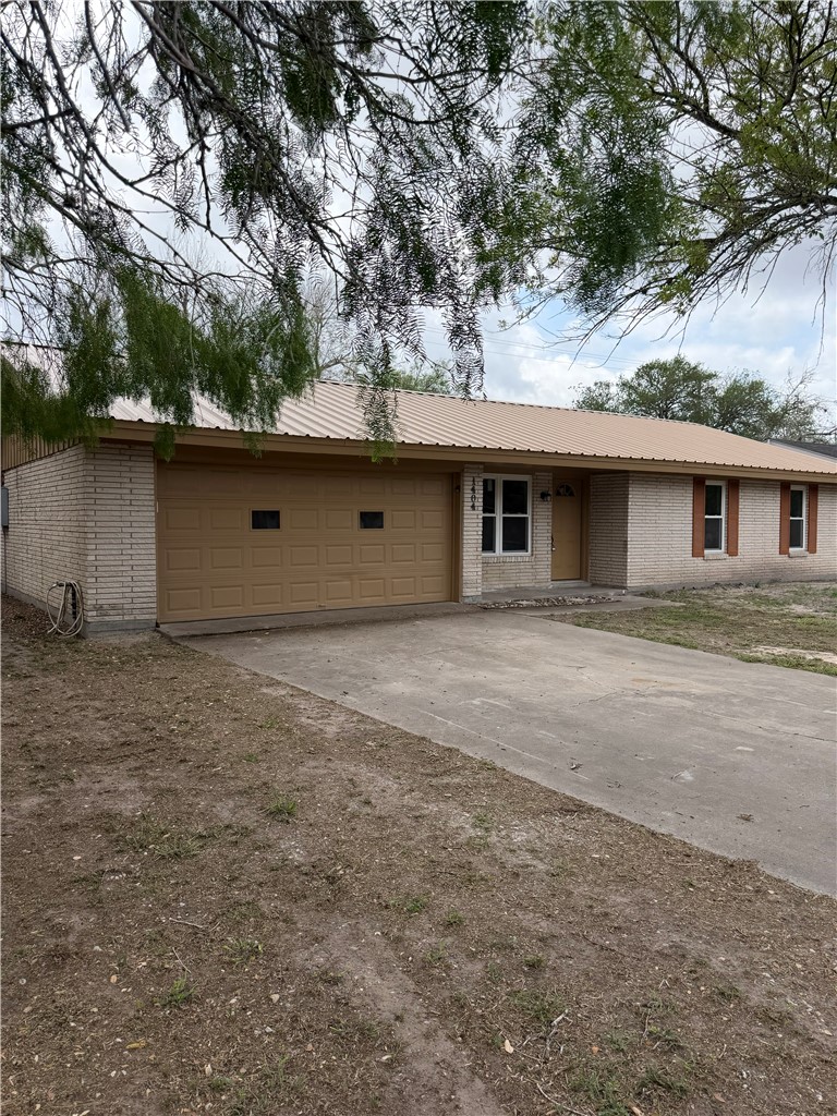 1404 Yellowstone Drive Beeville TX 78102