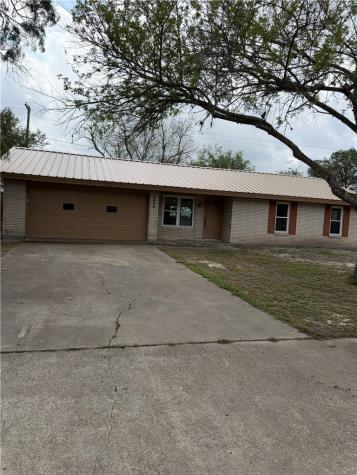 1404 Yellowstone Drive Beeville TX 78102