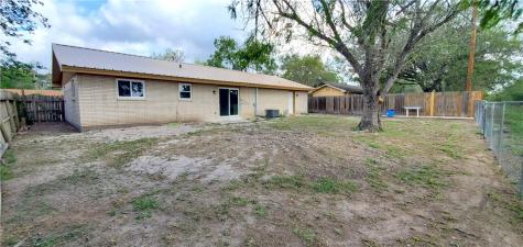 1404 Yellowstone Drive Beeville TX 78102