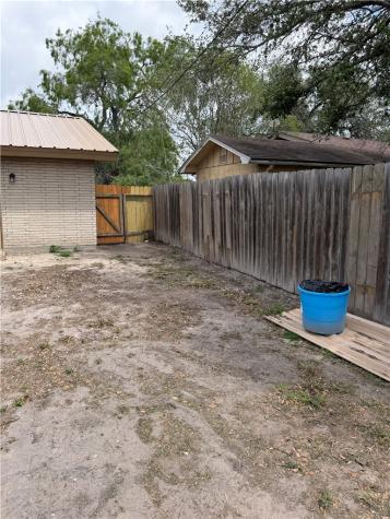 1404 Yellowstone Drive Beeville TX 78102