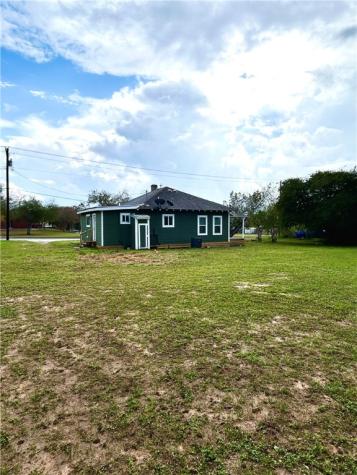1101 E Crockett Street Beeville TX 78102